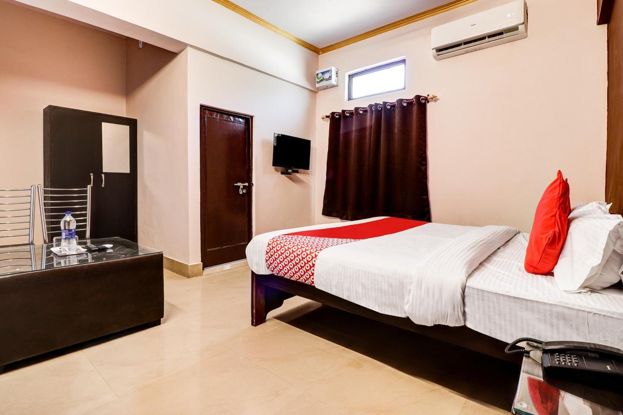 Hotel O Star City Hotel Ayodhya Kültér fotó