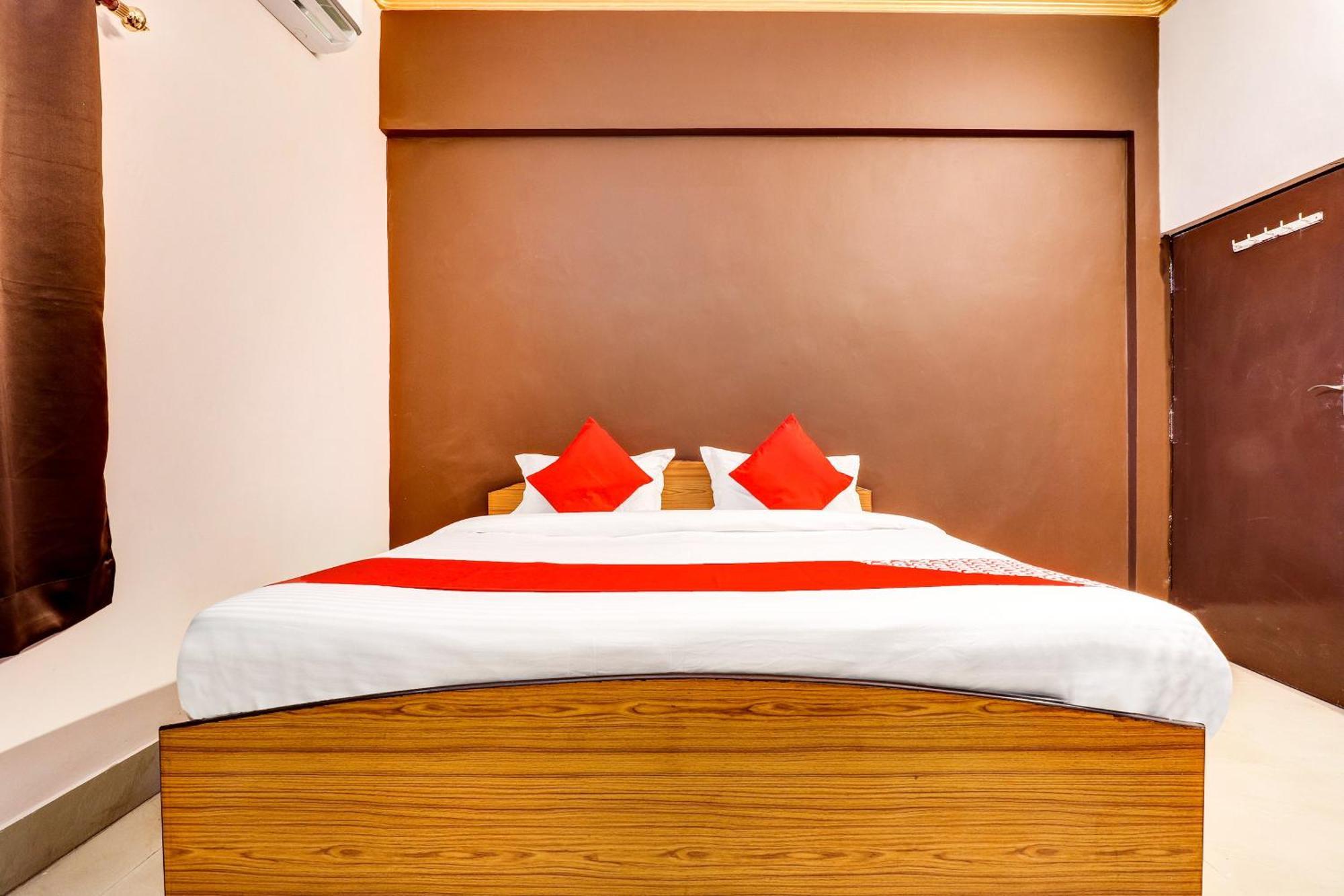Hotel O Star City Hotel Ayodhya Kültér fotó