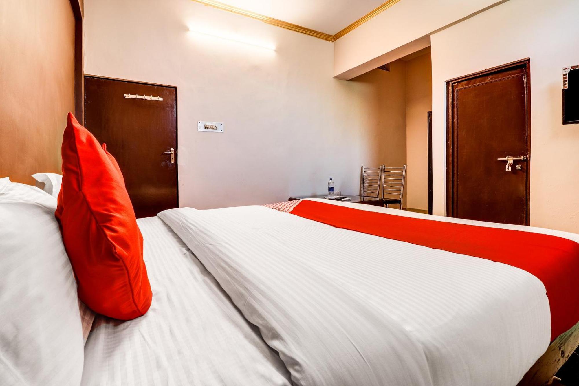 Hotel O Star City Hotel Ayodhya Kültér fotó